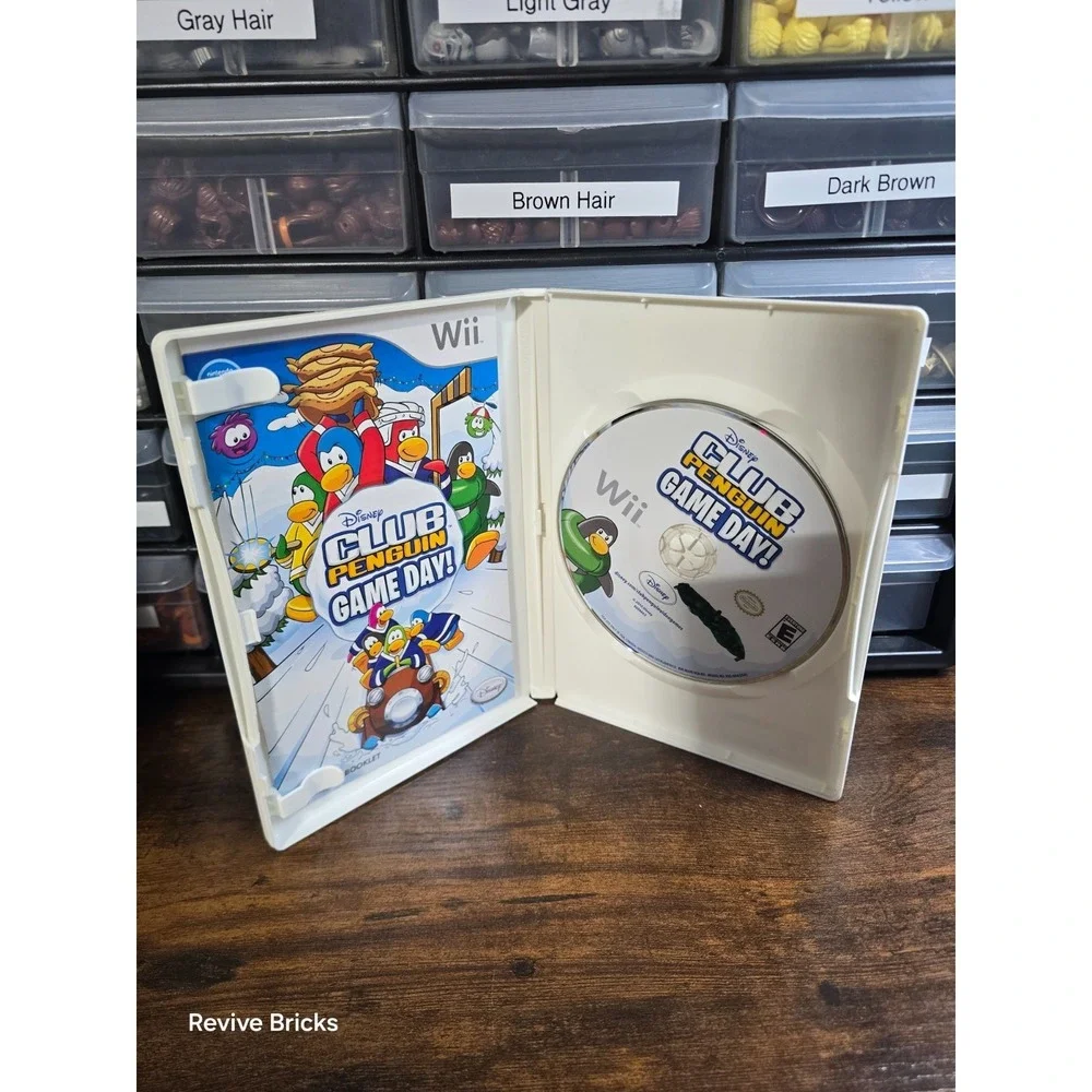 Club Penguin: Game Day (Nintendo Wii, 2010) CIB Complete Tested Working Great